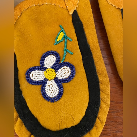 Handmade Beaded Moccasins - Picture 4 of 11
